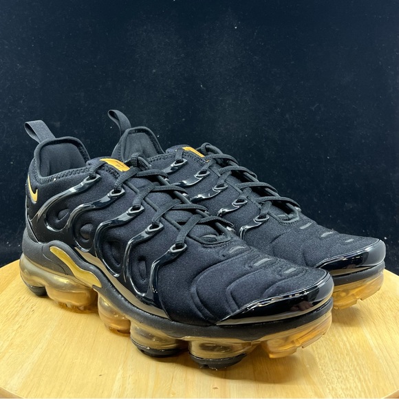 Nike Air VaporMax Plus Black Metallic Gold CW7299-001 Men's Size 9.5 - Picture 5 of 10